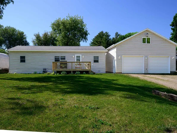 250 Copper Kettle Ln, East Dubuque, IL 61025
