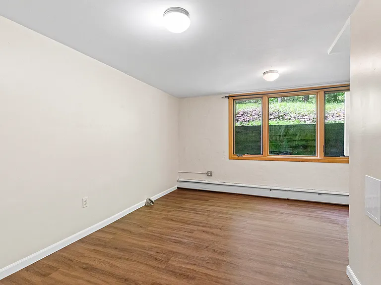 2355 Shepard Ave — Photo 24