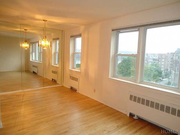5th image of 279 N Broadway APT 8L