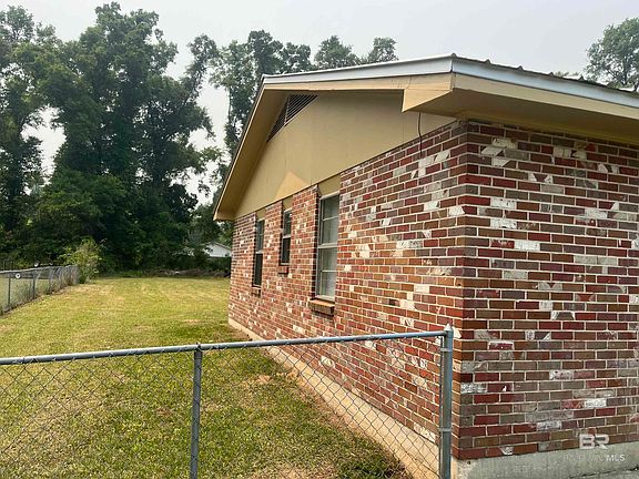 4th image of 106 Curran Cir