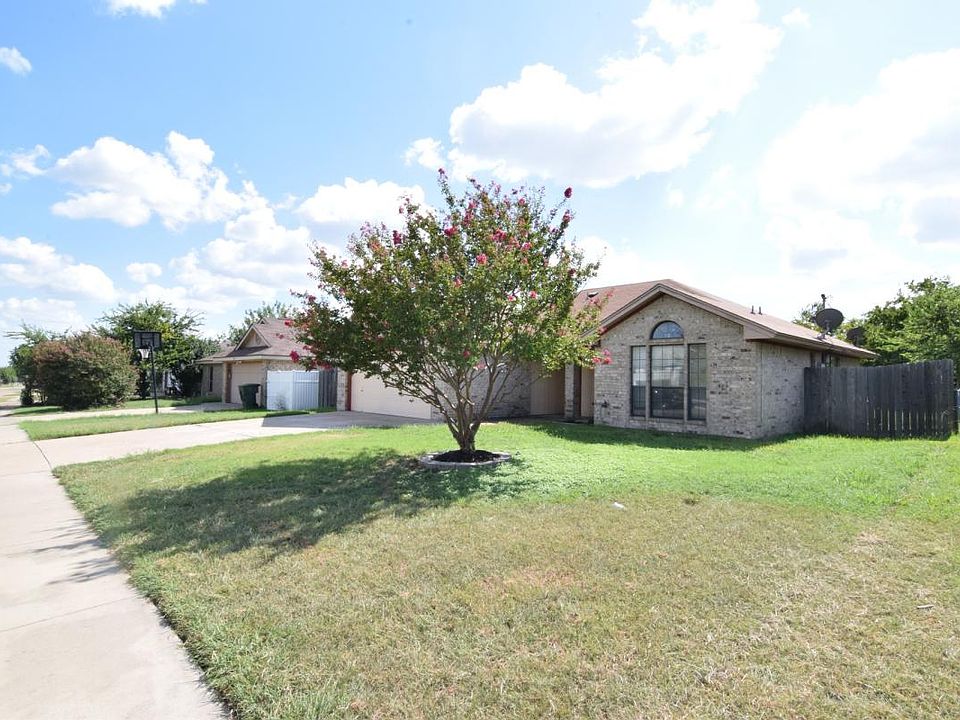 1st image of 3902 Water Oak Dr
