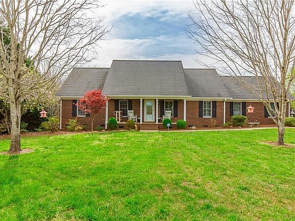 2nd image of 3000 River Hills Ln