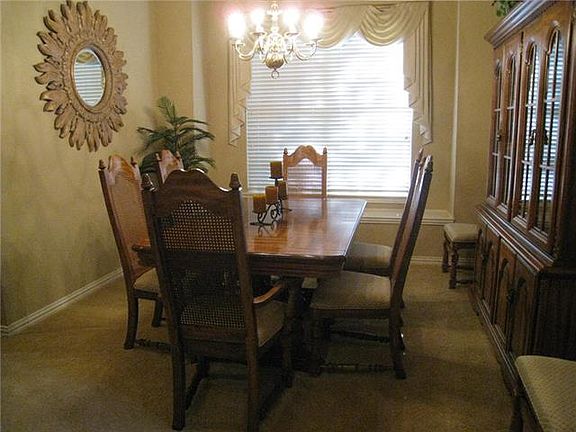 3rd image of 6296 Hawthorn Dr