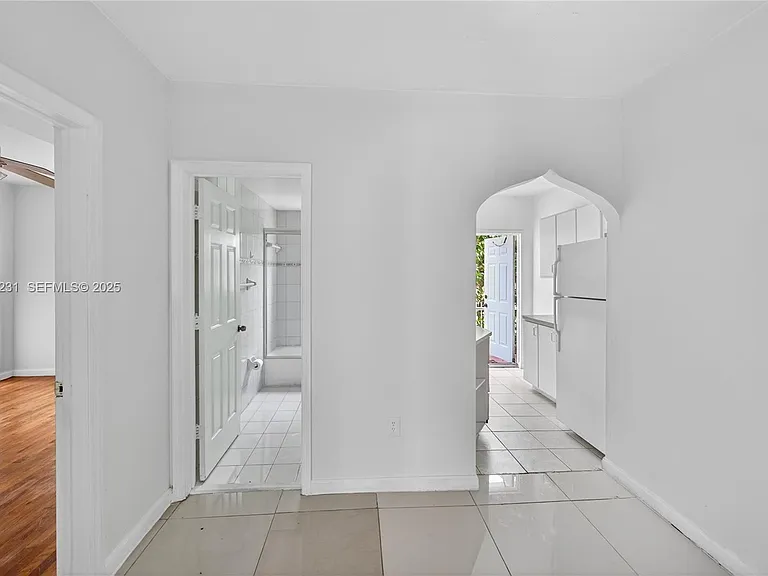 1220 Marseille Dr #5 — Photo 3