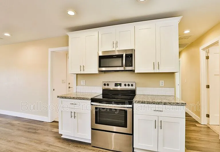 5119 S 11th Pl — Photo 12