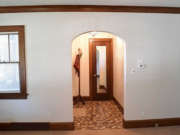 4th image of 603 N Chicago Ave