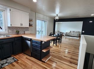2732 Valley View Ave, Bismarck, ND 58501
