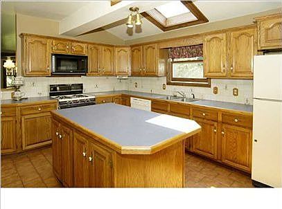 5th image of 6915 Brewer Ave NE