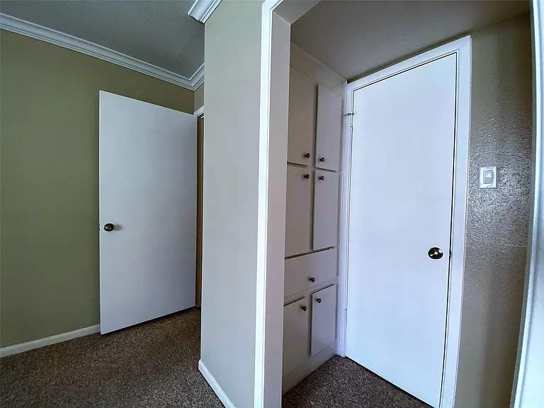 751 Bering Dr #B — Photo 17