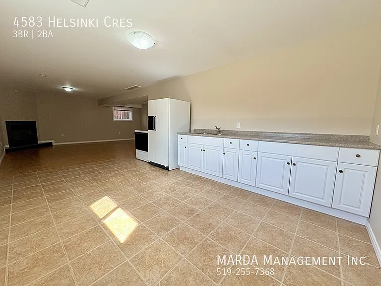 4583 Helsinki Cres — Photo 23