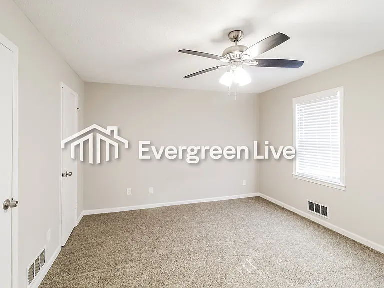 390 Springlake Dr — Photo 8