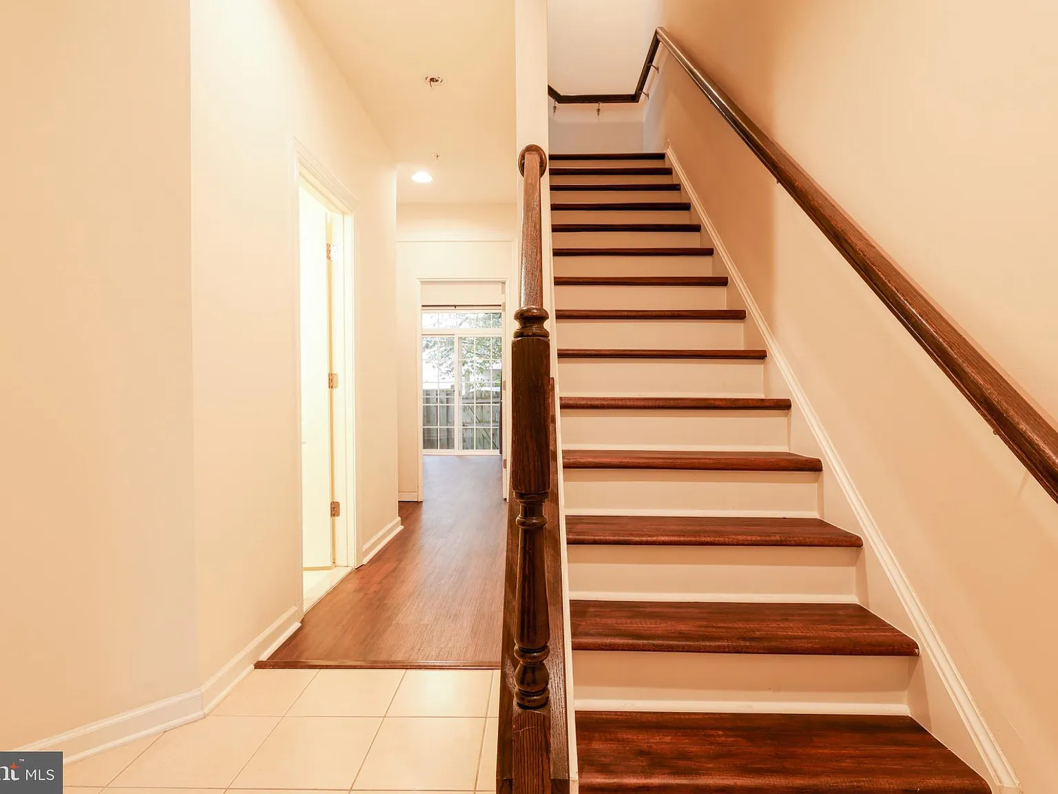 Falls Grove Condominium — Photo 2