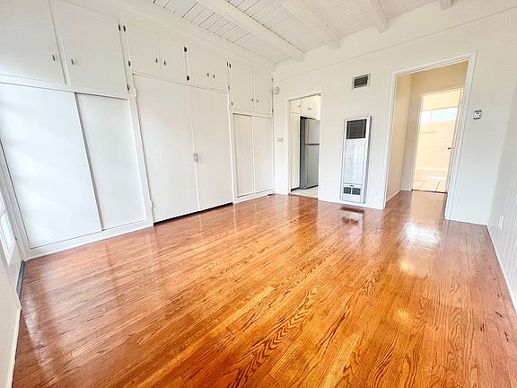 5th image of 1243 E Ocean Blvd #B