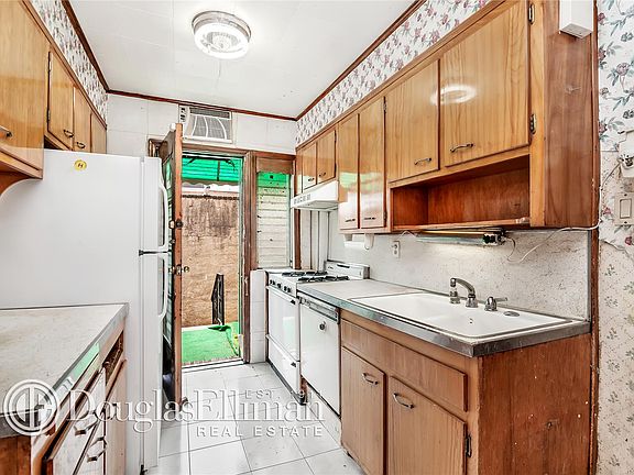 3rd image of 3240 54th St