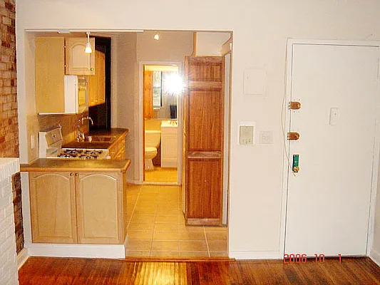 Rented by Chartwell Manhattan Realty | media 32