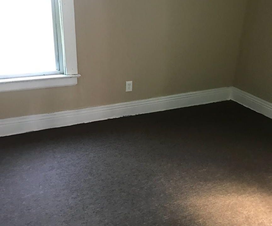 1st image of 39 Victoria Ave #1