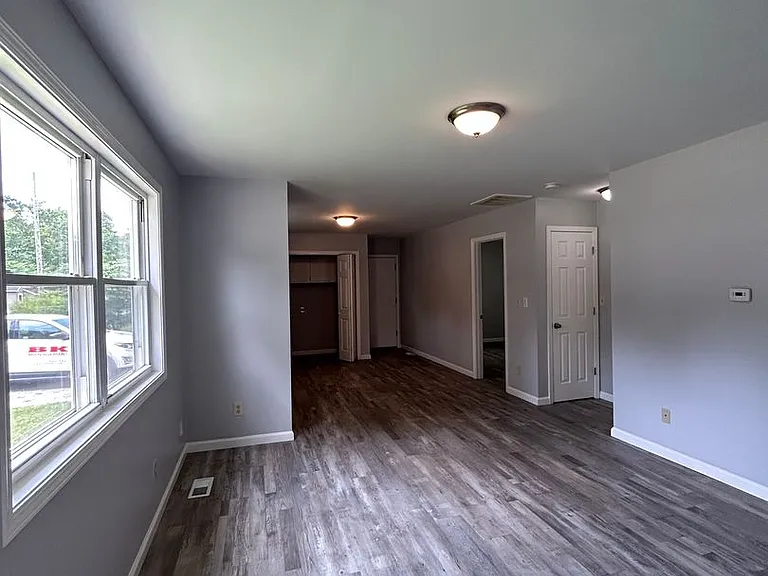 306 Harrison St — Photo 2