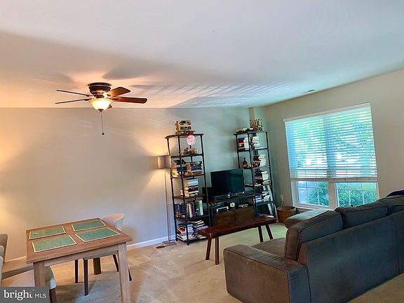 5th image of 985 Breakwater Dr