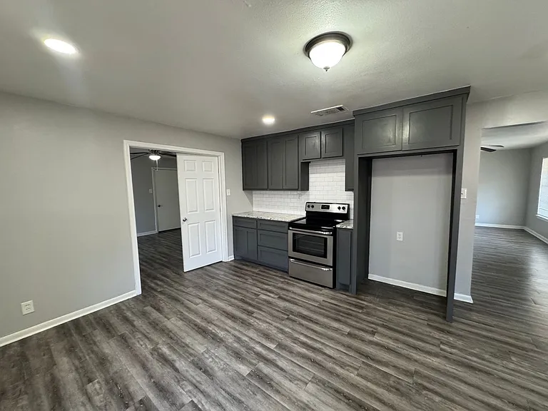 511 Powers St — Photo 2