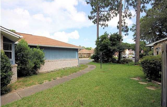 1st image of 979 Holbrook Cir