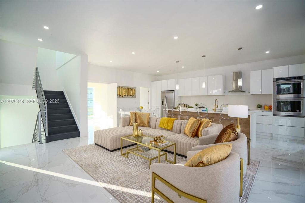 1000 N Riverside Dr, photo 4