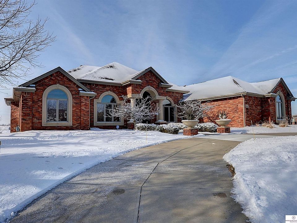 1st image of 4804 N 196th Cir