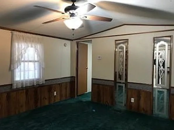 806 N Main St, Clarksdale, MO 64430