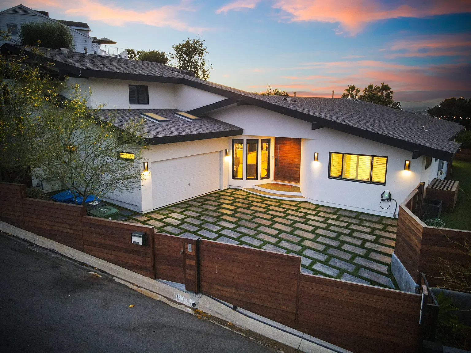 6 bed, 4255 sqft, $29,700 — Photo 2