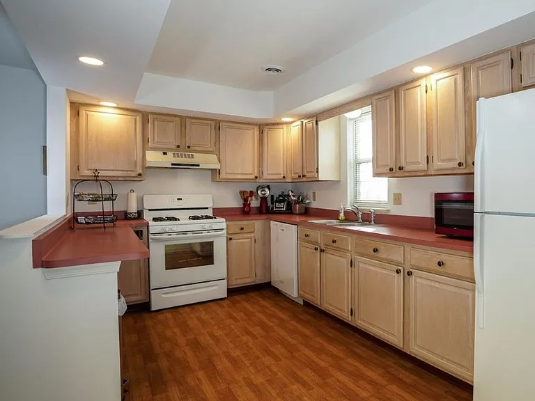 900 Skyview Dr — Photo 5