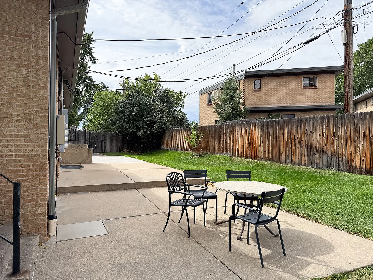 979 Upham Ct — Photo 2