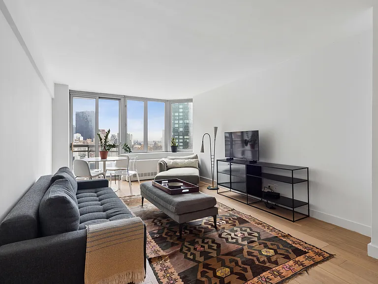 500 W 43rd St #37B — Photo 1