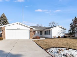 1540 Young Cir, Elk Grove Village, IL 60007