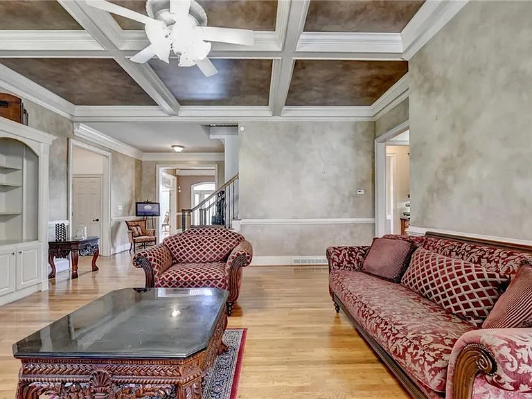 8910 Pinehurst Cv — Photo 21