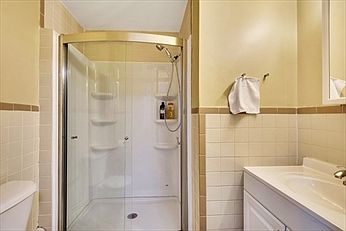 5th image of 32 Bay St #32