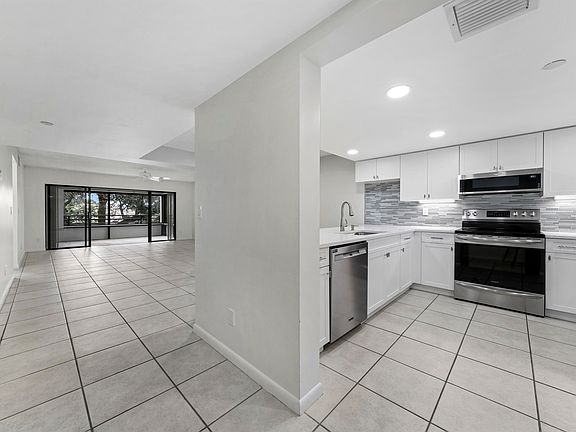 5th image of 335 Oak Harbour Drive