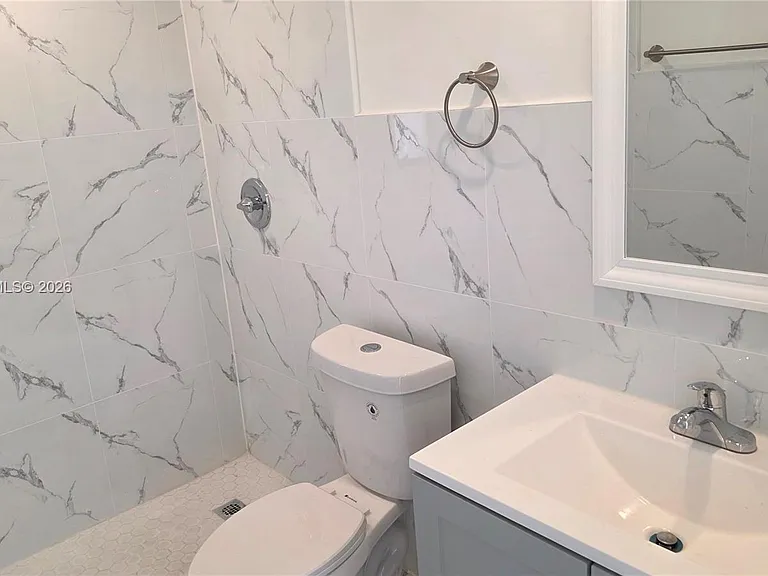 525 NE 132nd Terrace Br #527 — Photo 17
