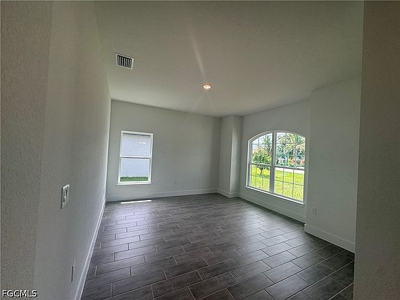 4th image of 302 SE 1st Terrace Cpe