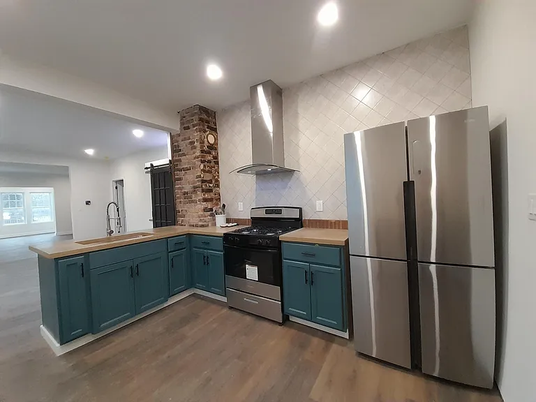 985 W Delavan Ave #1 — Photo 3