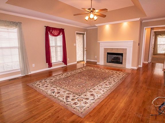 3rd image of 652 Lilycrest Dr