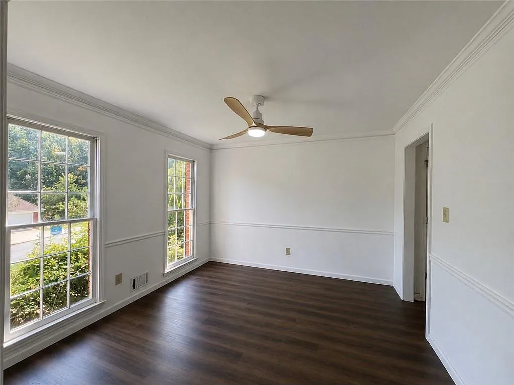 3 bed, 2.5 bath, 2000 sqft, $1,950 — Photo 3