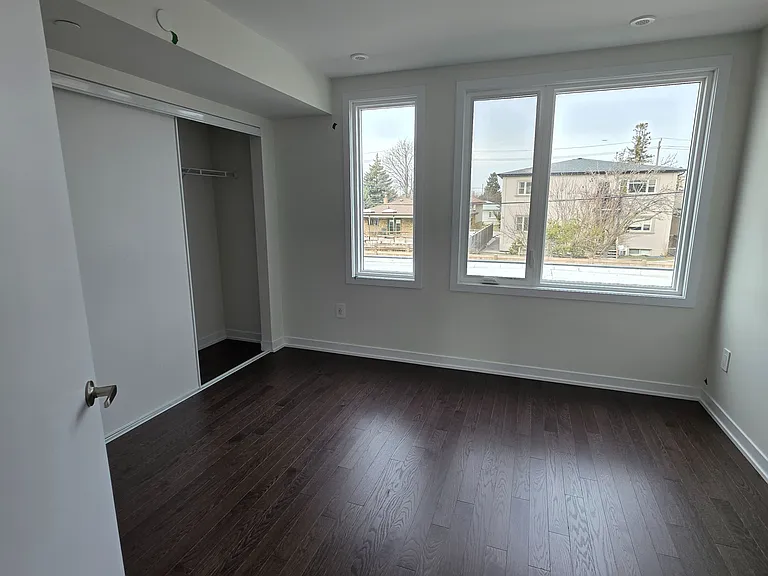 28 Green Gardens Blvd — Photo 10