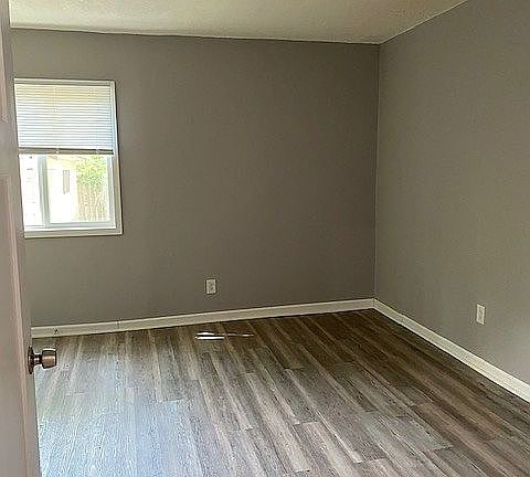 4th image of 804 27th Ave NE #1