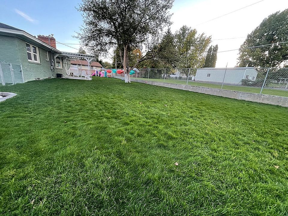 2nd image of 879 Claire View Ln