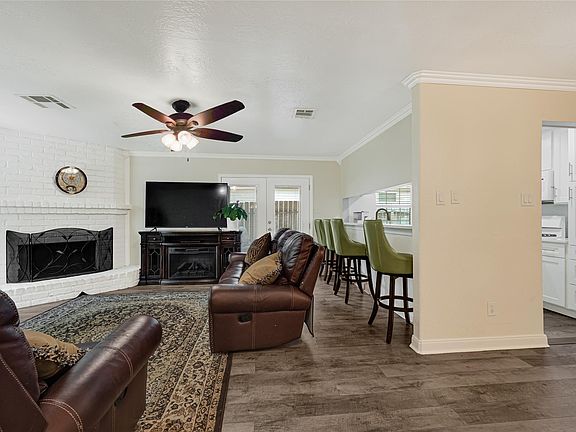 4th image of 919 Western Hills Dr