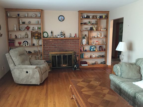 LR with HW Floor/Fireplace