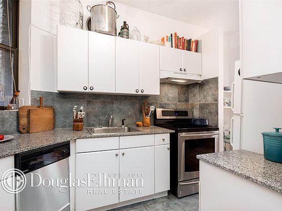 3rd image of 195 Garfield Pl #3S