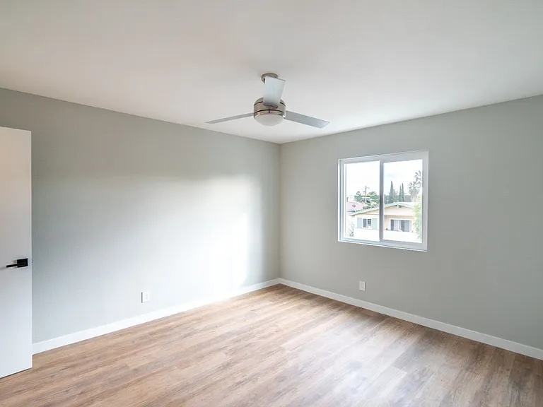 5847 Willoughby Ave — Photo 12