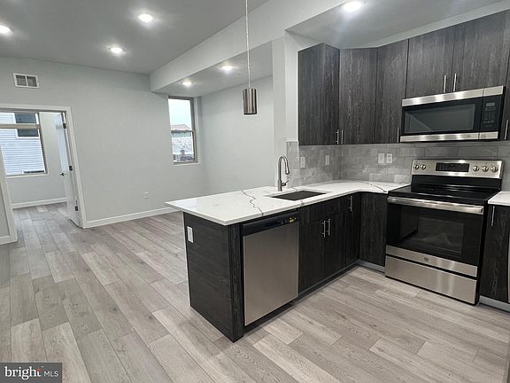2nd image of 2224 N Franklin St #3