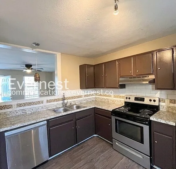 2542 Highland Trace Dr — Photo 4