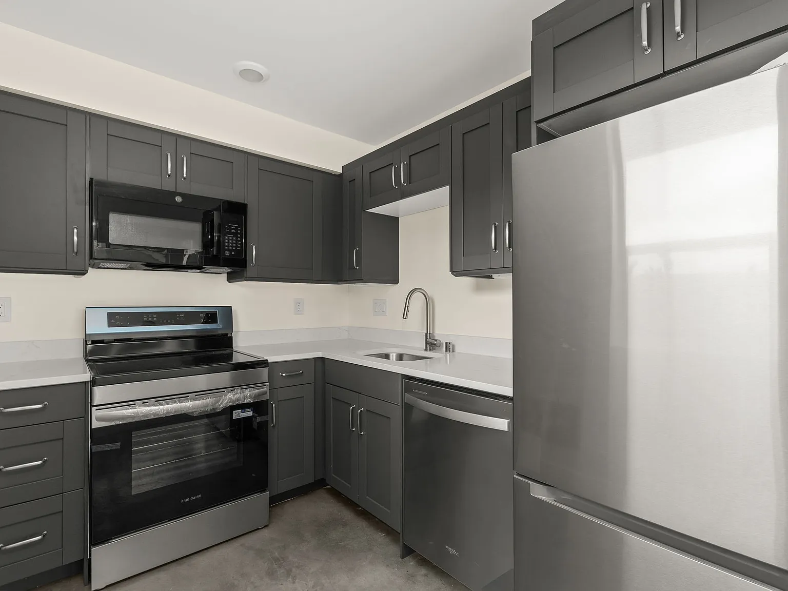 2 bed, $2,895 — Photo 3